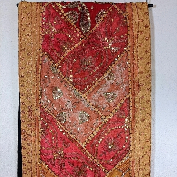 Neiman Marcus Vintage Gorgeous Gold and Red 70" Table Runner - Picture 6 of 7